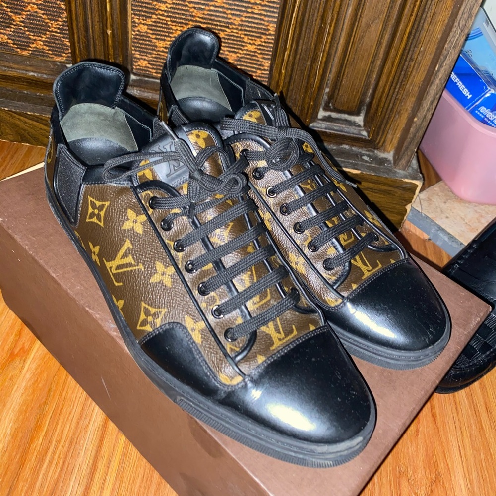 LouisVuitton size 12 color brown and black